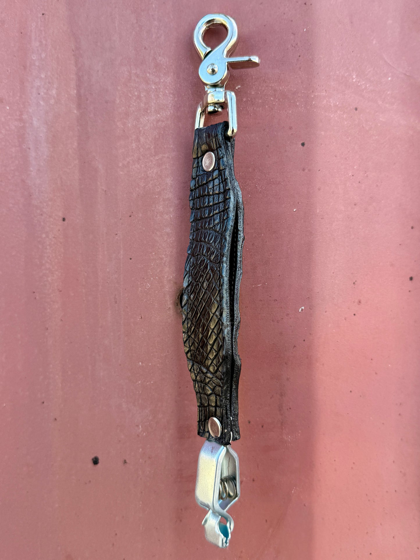 Caiman Alligator Glove Clip - Shadow Gator