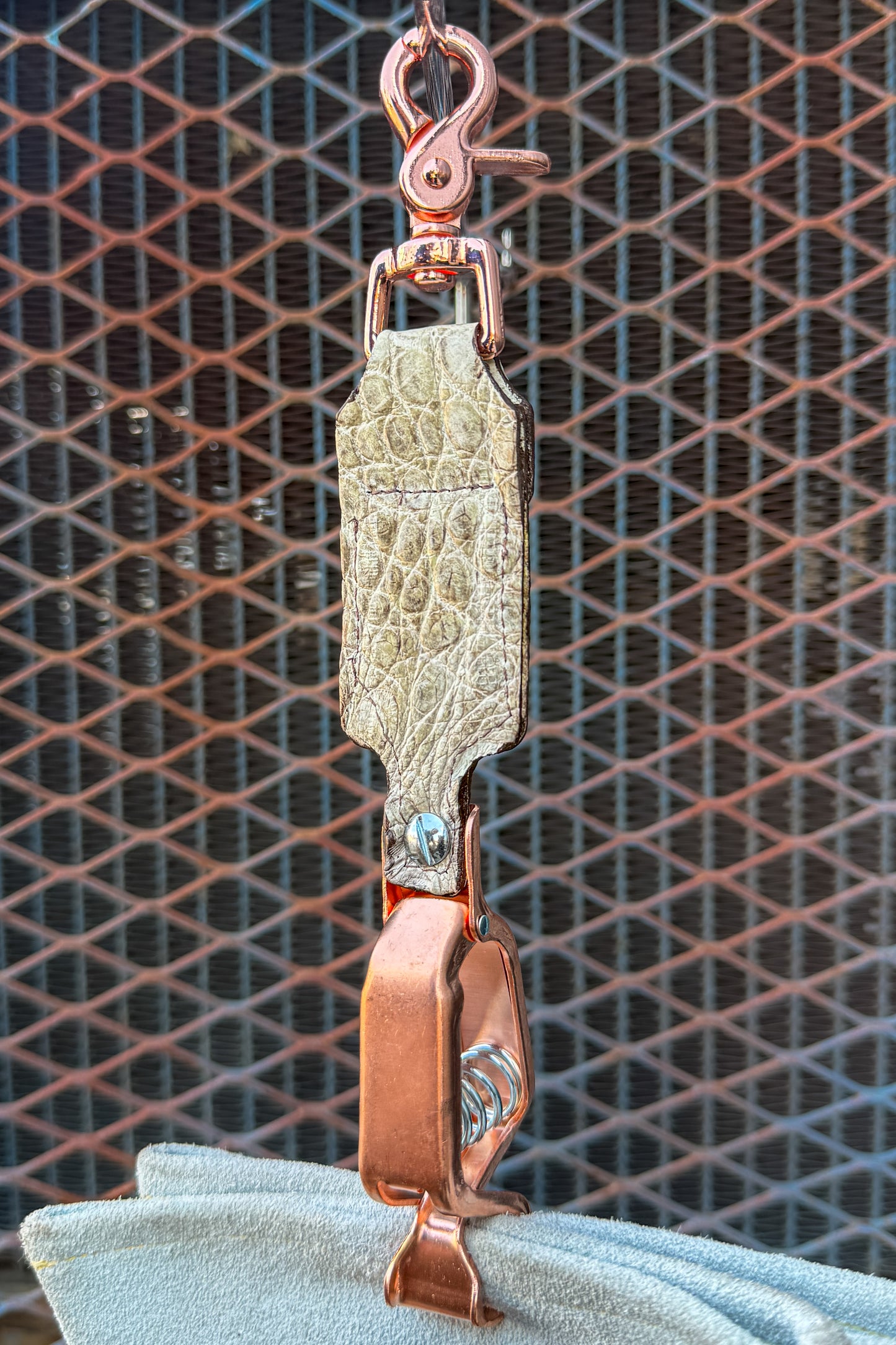 White Sands Caiman Glove Clip