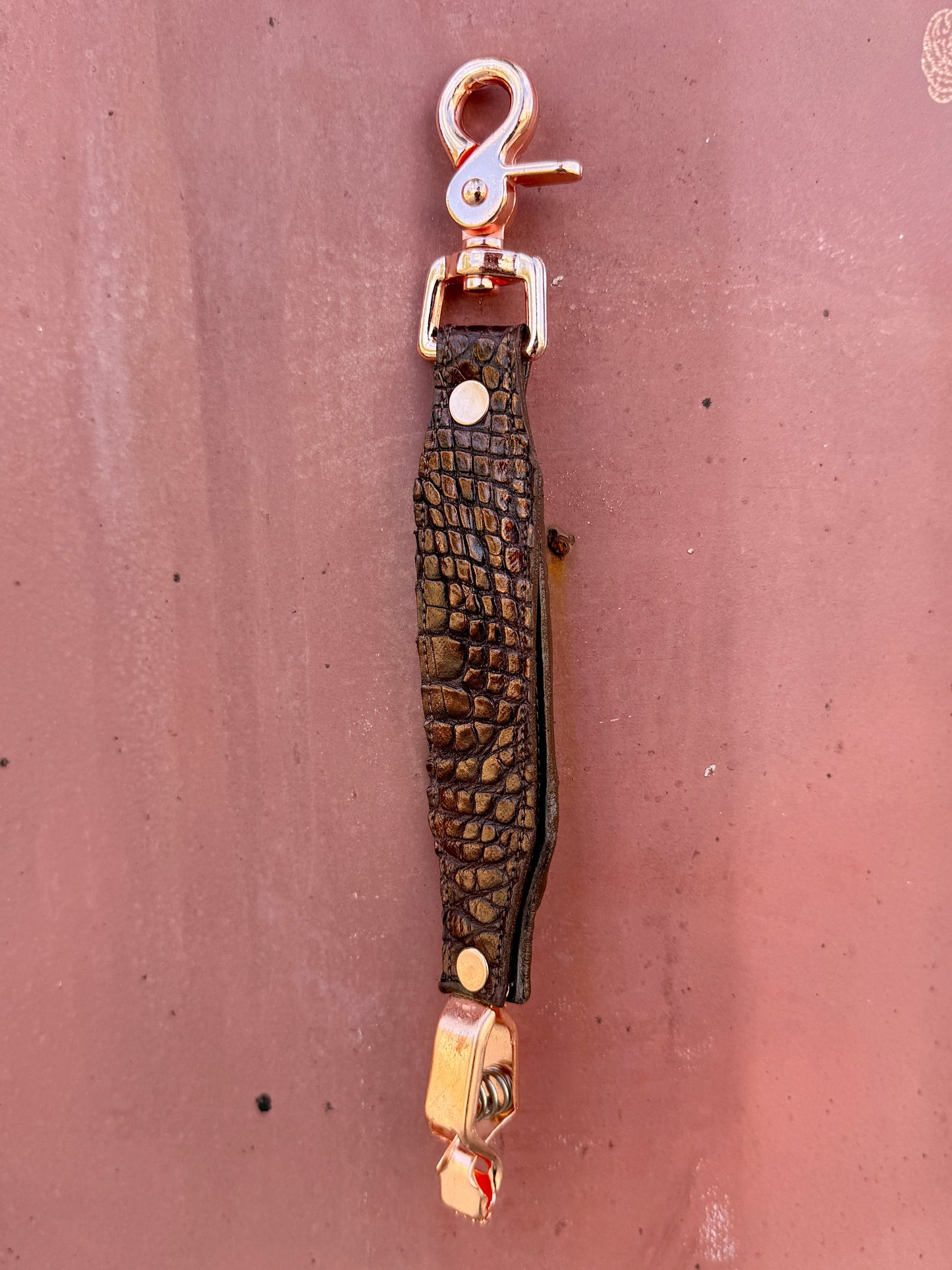 Caiman Alligator Glove Clip - Gold Chocolate