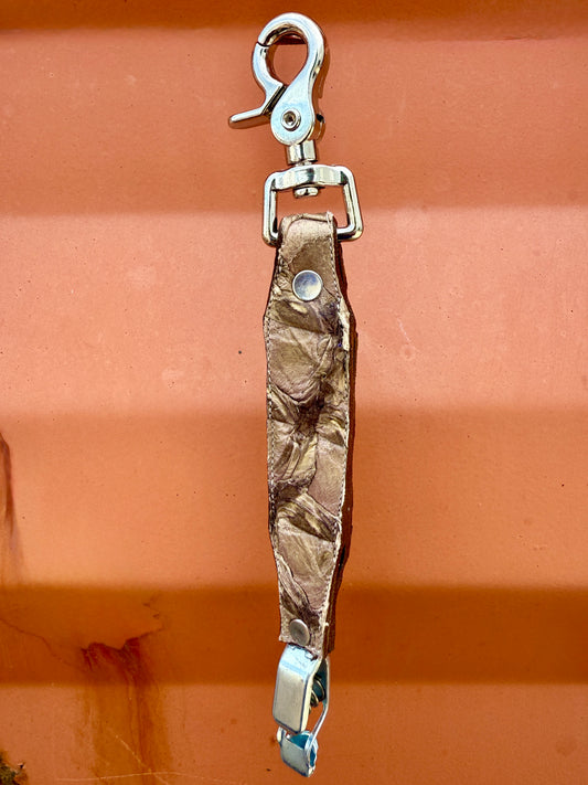 Pirarucu Glove Clip - Tobacco