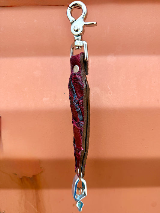 Pirarucu Glove Clip - Black Cherry