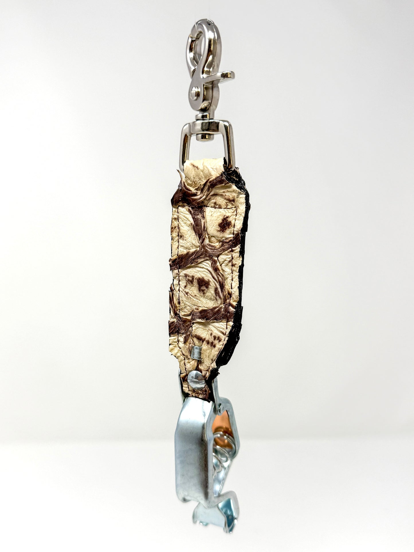 Cookies n Cream' Pirarucu Glove Clip