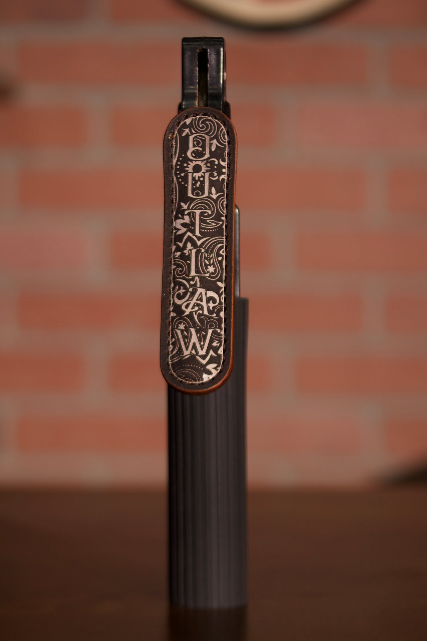 Black Floral Stinger V Insulator Sleeve - Custom Name