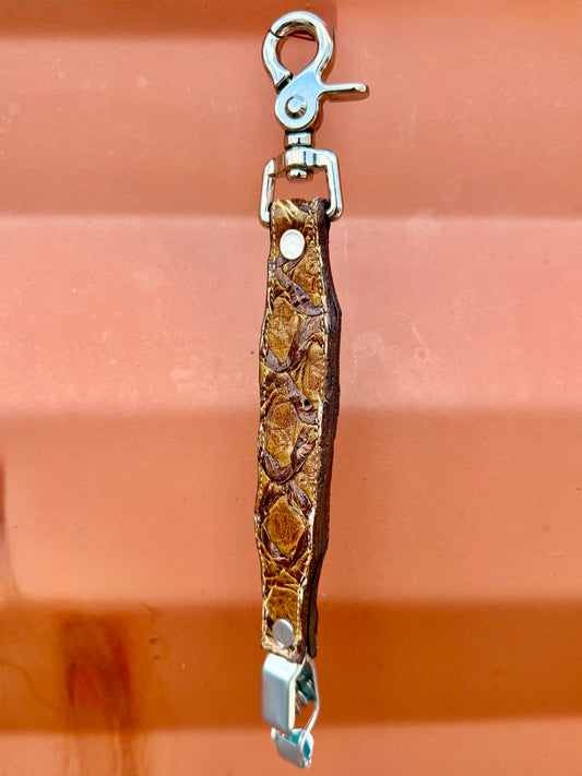 Pirarucu Glove Clip - Spicy Honey