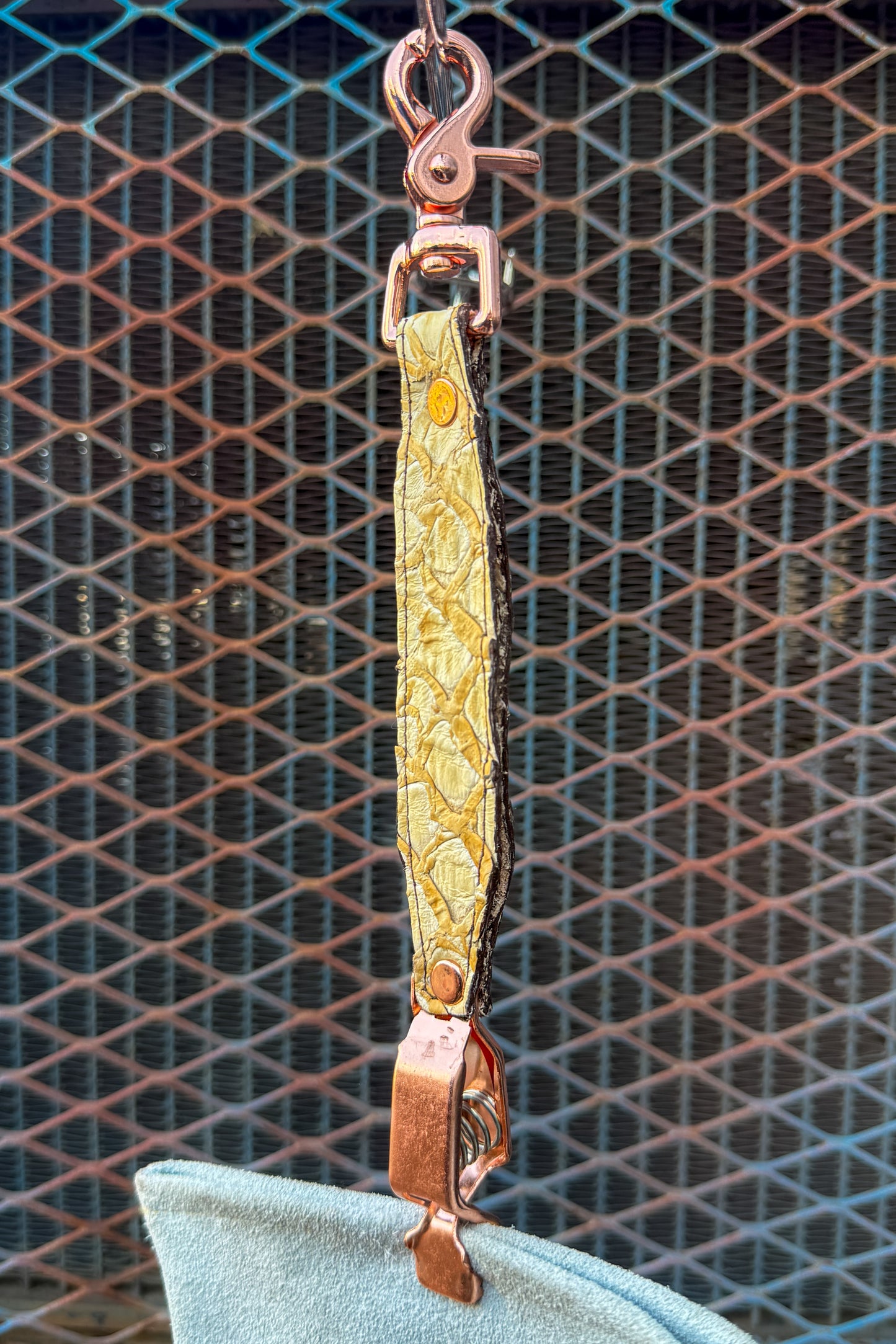 Golden Honey Pirarucu Glove Clip