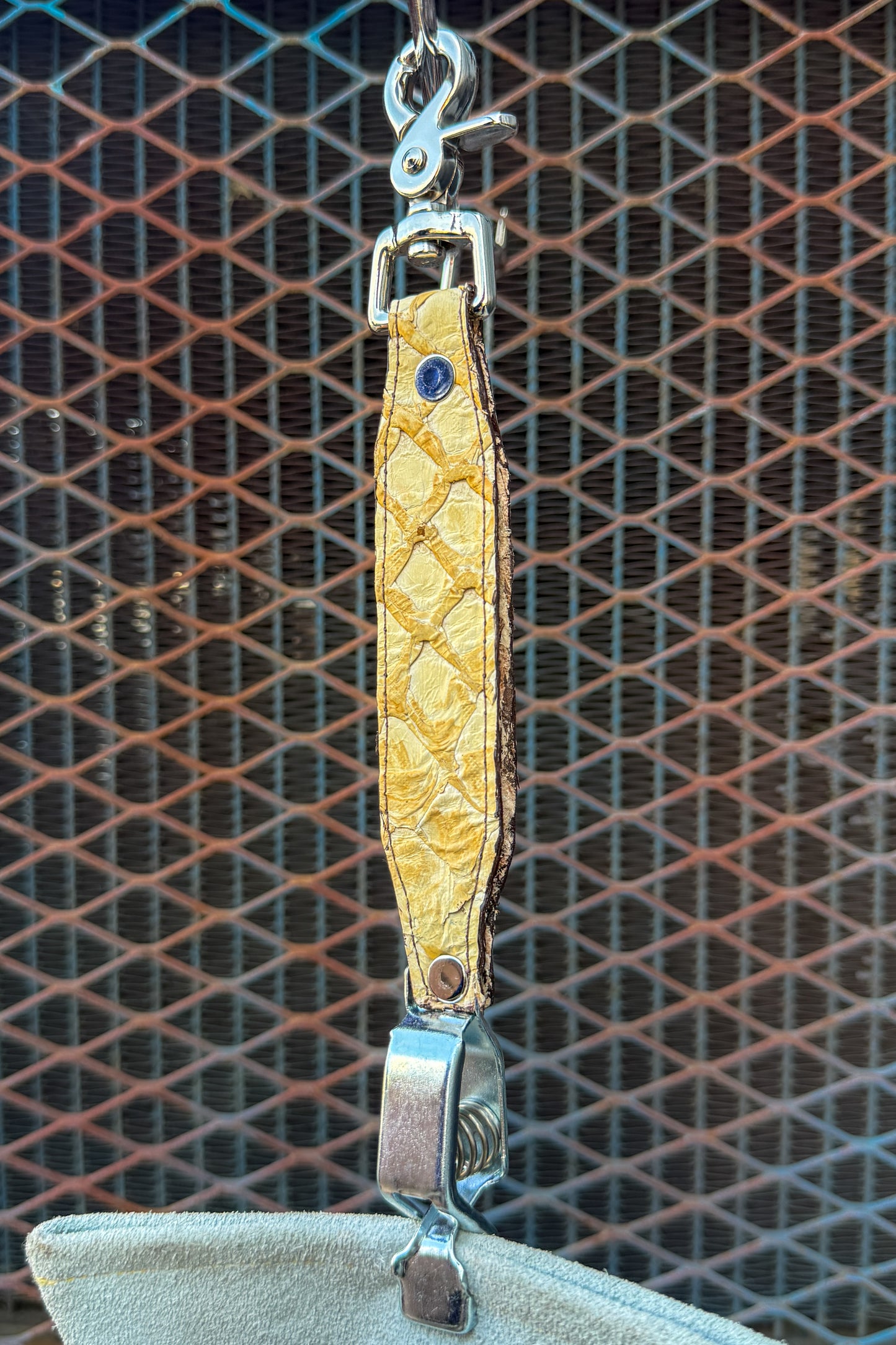 Golden Honey Pirarucu Glove Clip