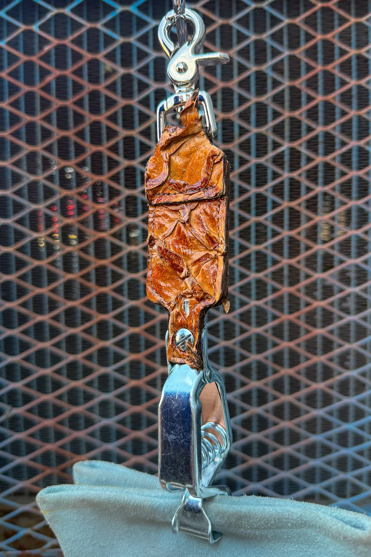 Cognac Pirarucu Glove Clip