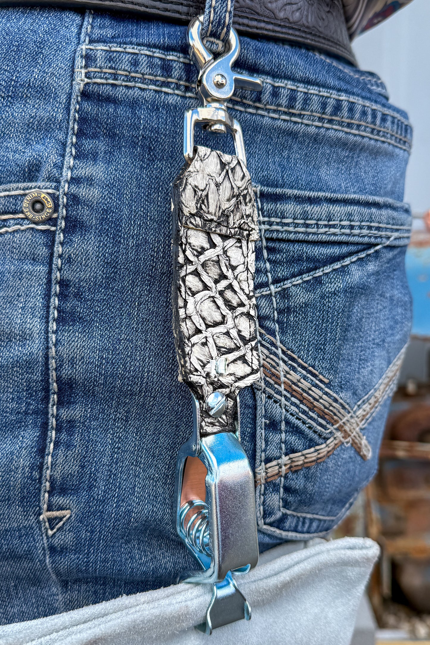 Oreo Pirarucu Glove Clip