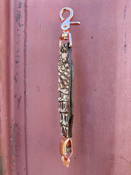 Caiman Alligator Glove Clip - Cookies N' Cream