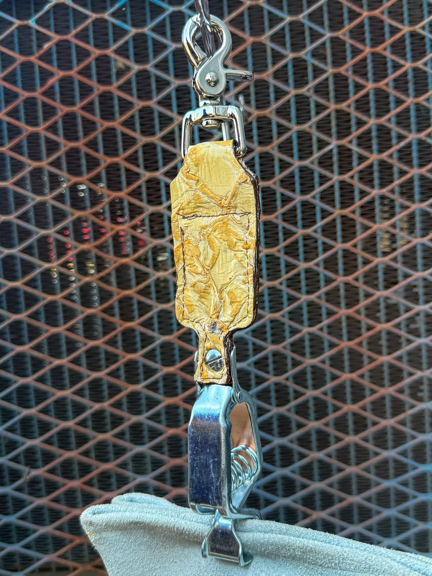 Golden Honey Pirarucu Glove Clip