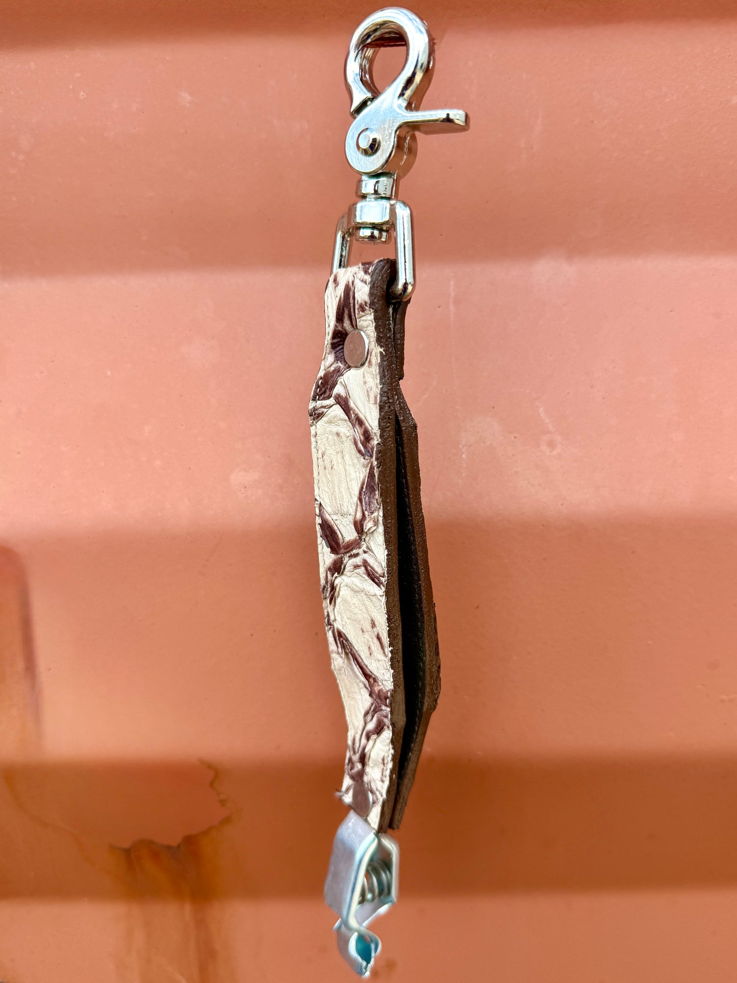 Pirarucu Glove Clip - Cookies n' Cream