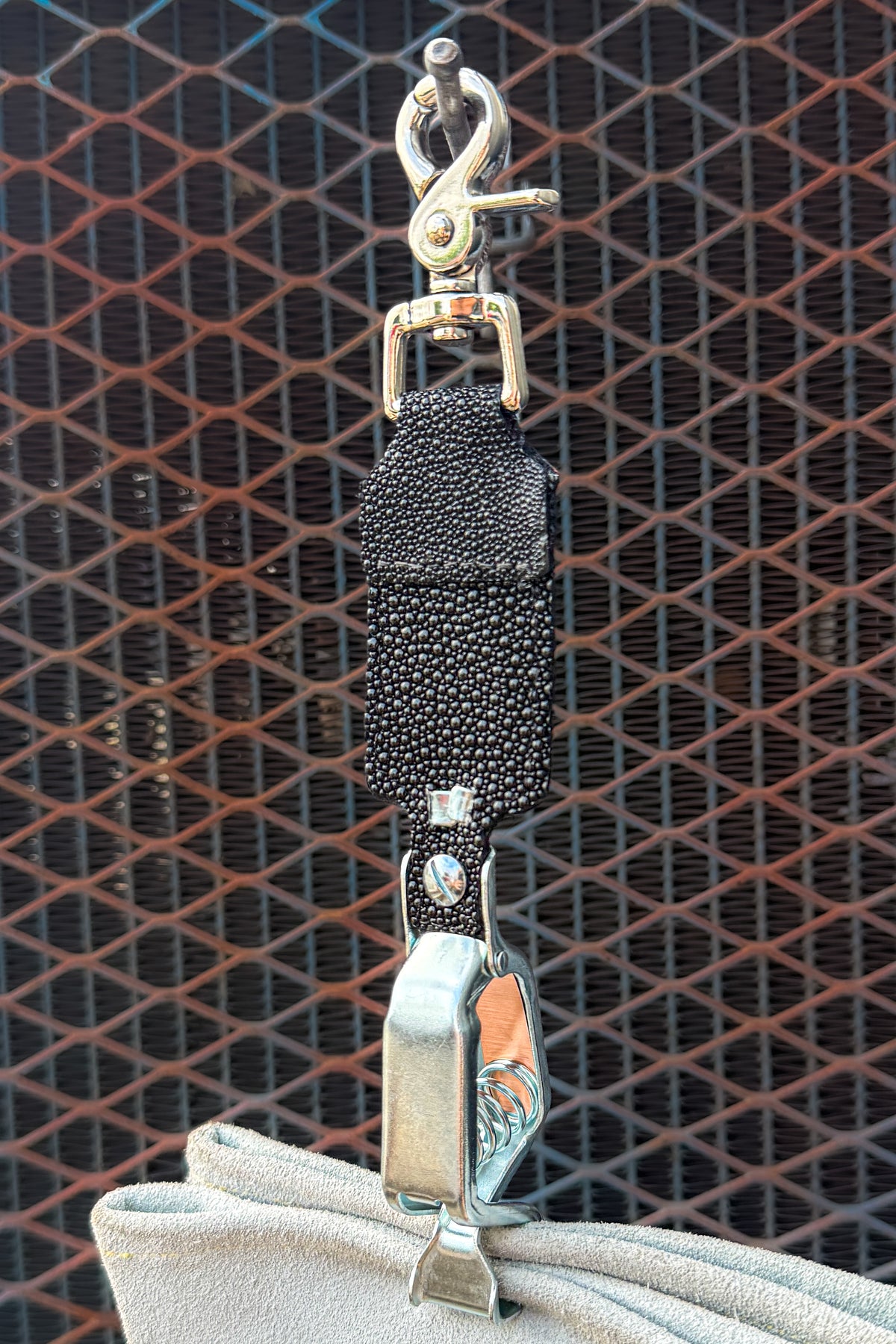 Black Stingray Glove Clip
