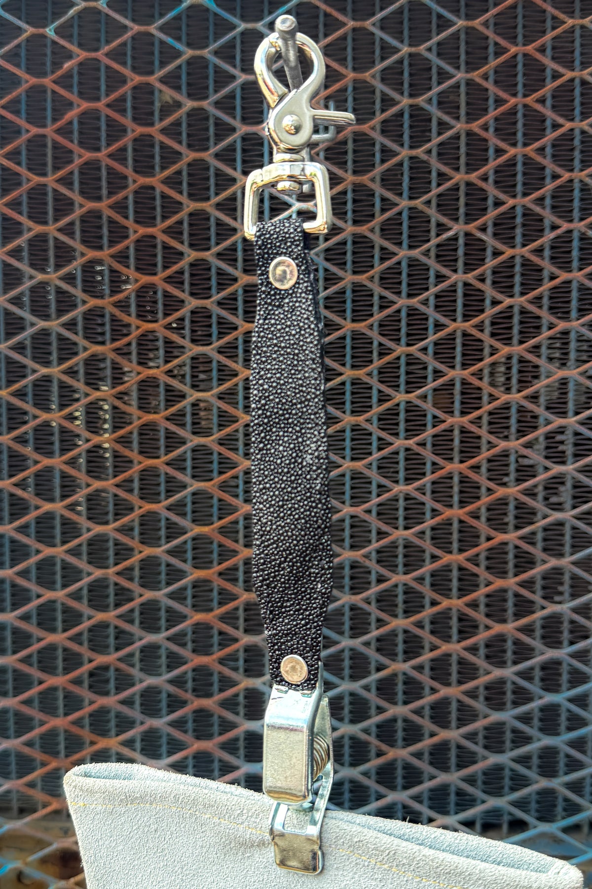 Black Stingray Glove Clip
