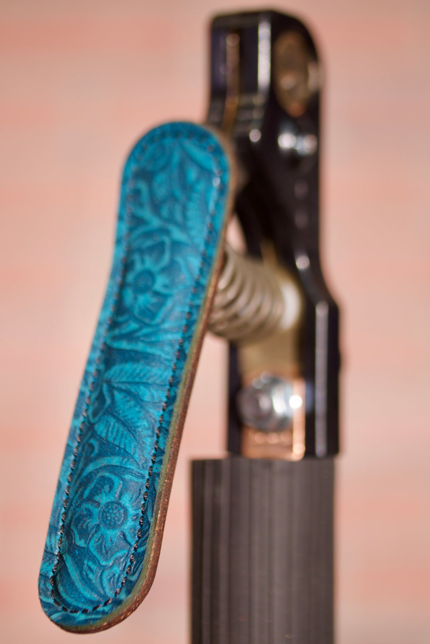 Floral Stinger V Insulator Sleeve